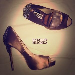 badgley mischka kiara pumps in latte